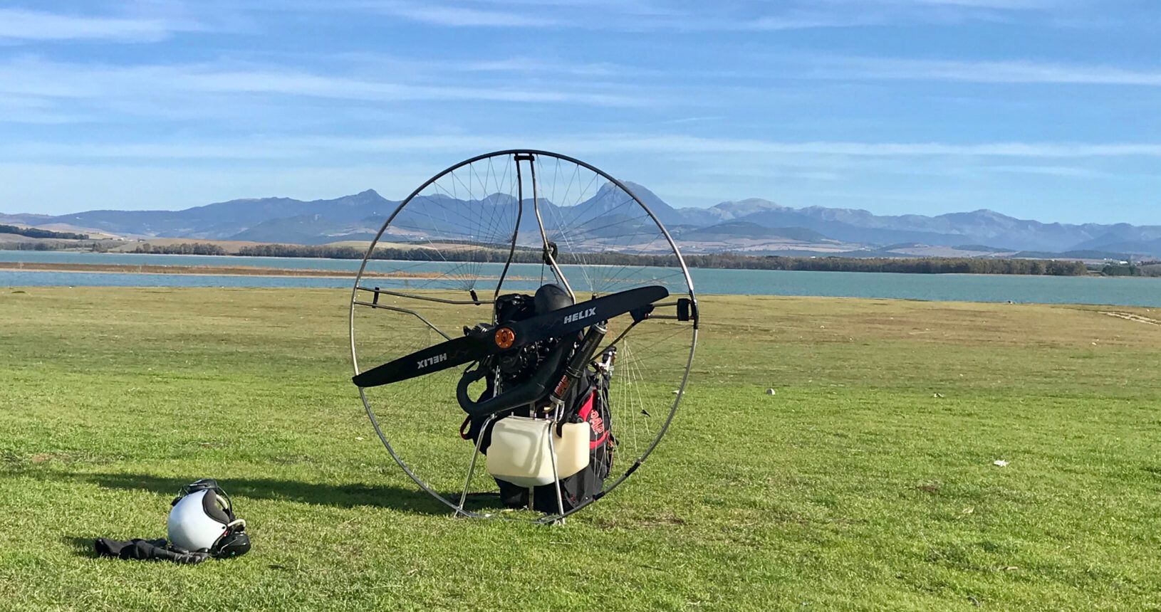 Zona de vuelo de paramotor en el lago de Bornos